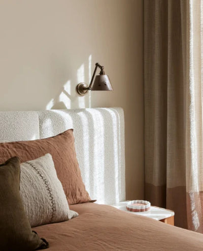 Mod wall light with extended arm