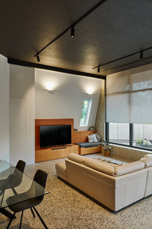 Kobe 8W White/Gold Trim Track Light